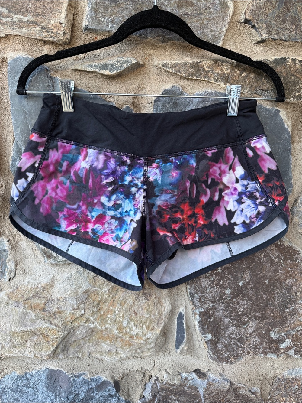 Lululemon Run: Speed Short Spring Has Sprung Multi / Black size 4